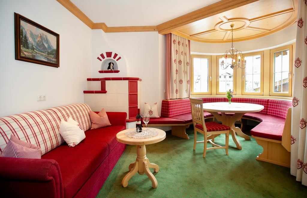 ホテル Ferienschloessl Harmonie ホルツガウ 部屋 写真